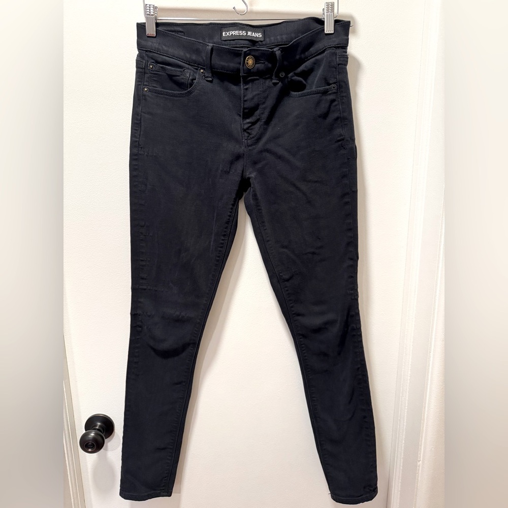 Ladies EXPRESS black skinny jeans. Size 6.